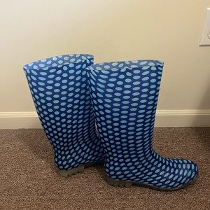 Blue polkadot waterproof rain boots- condition: like new!